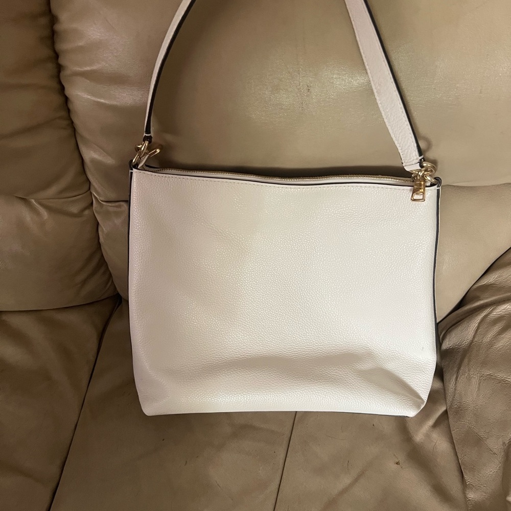 Coach Off-White Leather Shoulder Bag with Gold Hardware - Picture 4 of 6